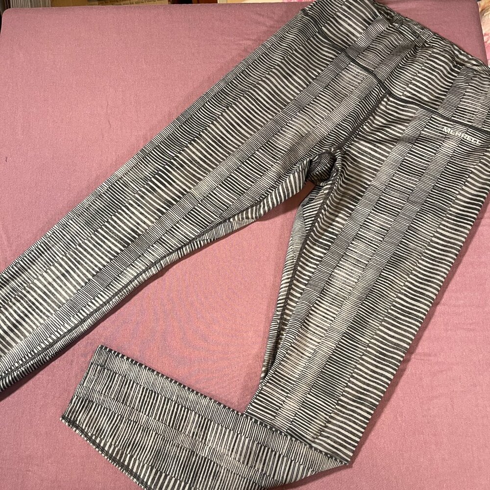 Merrell 28" Inseam High Rise Gray stripped leggings with drawstring- Size Medium - Picture 2 of 8